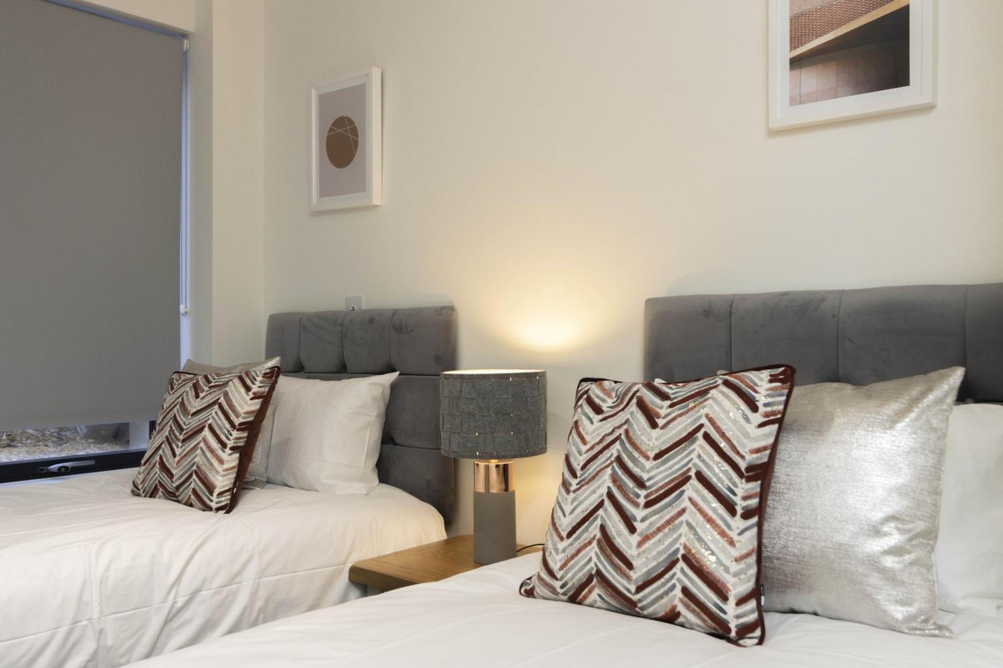 Appartement Linacre 1&2 - One And Two Bed Flat Behind The Cathedral With Free Parking And Fast Wifi à Exeter Extérieur photo