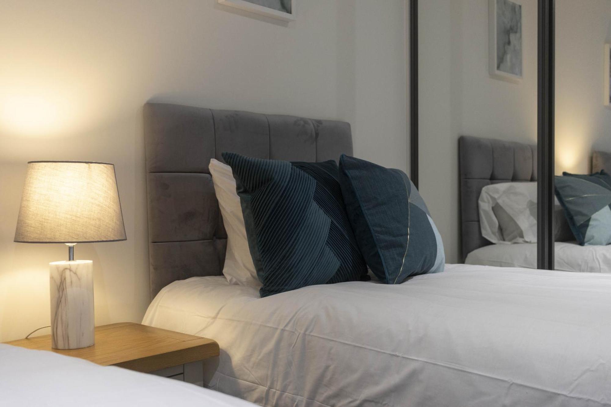 Appartement Linacre 1&2 - One And Two Bed Flat Behind The Cathedral With Free Parking And Fast Wifi à Exeter Chambre photo